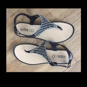 ❗️SALE❗️B&CO - Shiny Sandals